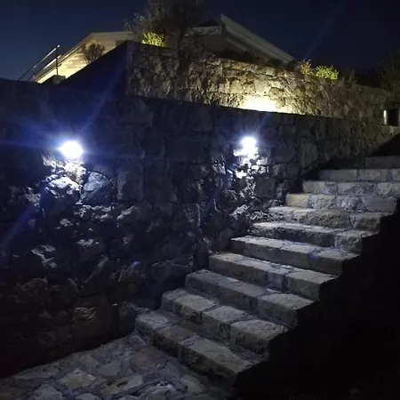 Mida Villa *